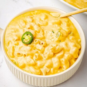 Jalapeno mac and cheese in a bowl with a spoon.